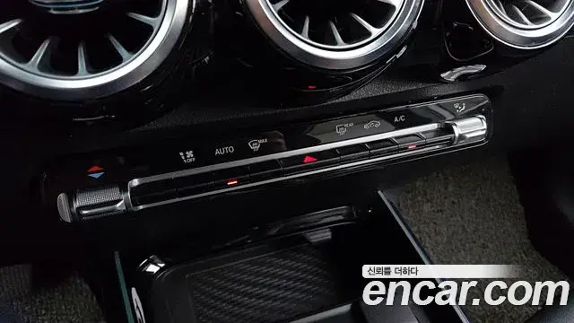 Mercedes-Benz GLB-Class 2020 — Фото 15/20