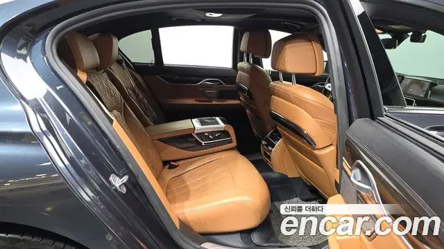 BMW 7 Series 2020 — Şəkil 27/33