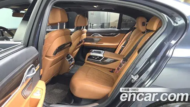 BMW 7 Series 2020 — Şəkil 29/33