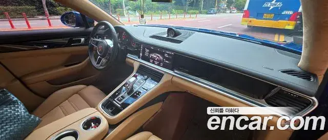 Porsche Panamera 2018 — Photo 18/18