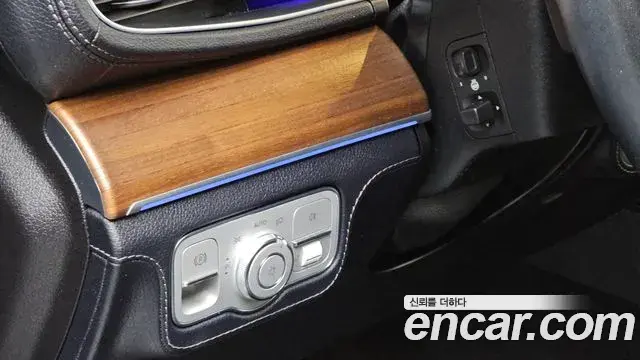 Mercedes-Benz GLE-Class 2019 — Фото 13/20