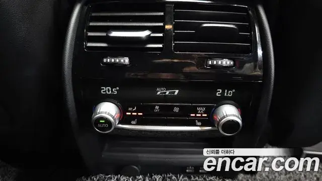 BMW 5 Series 2020 — Photo 25/36