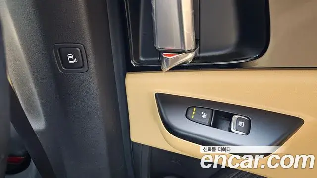 Kia Carnival 2021 — Фото 19/20