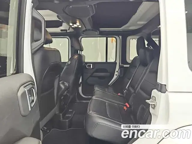 Jeep Wrangler 2021 — Фото 12/19