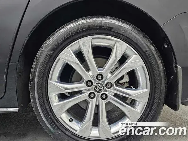 Toyota Sienna 2021 — Şəkil 9/20