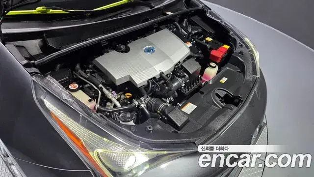 Toyota Prius 2018 — Фото 6/20