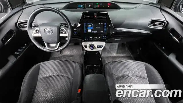 Toyota Prius 2018 — Фото 7/20