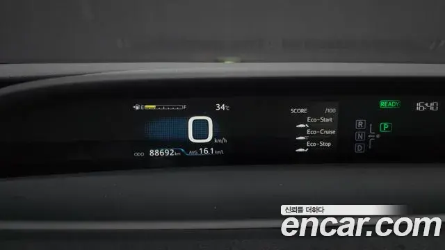 Toyota Prius 2018 — Фото 8/20
