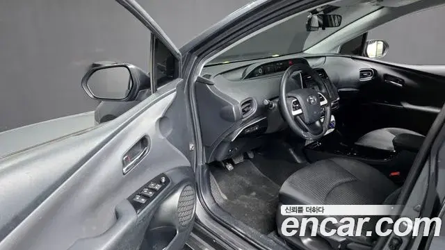 Toyota Prius 2018 — Фото 10/20