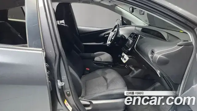 Toyota Prius 2018 — Фото 11/20