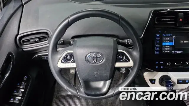 Toyota Prius 2018 — Фото 13/20