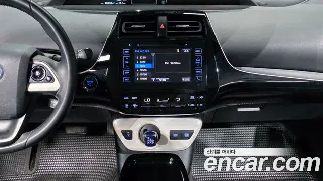 Toyota Prius 2018 — Фото 14/20