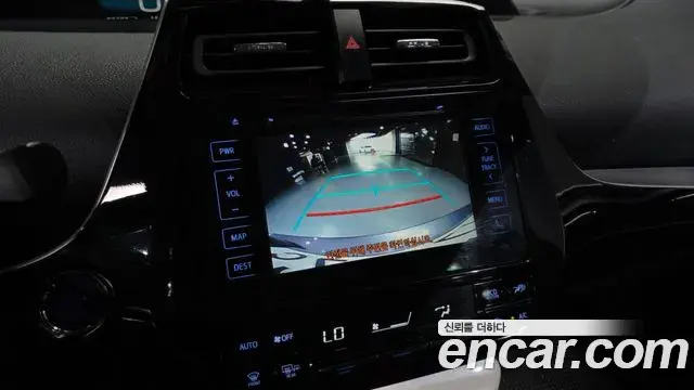 Toyota Prius 2018 — Фото 15/20