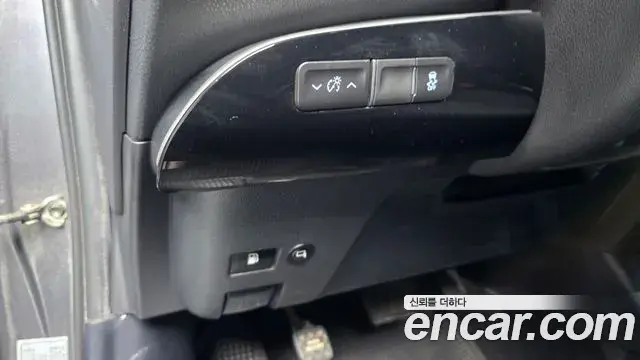 Toyota Prius 2018 — Фото 17/20
