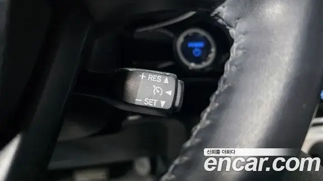 Toyota Prius 2018 — Фото 19/20