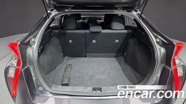 Toyota Prius 2018 — Фото 20/20