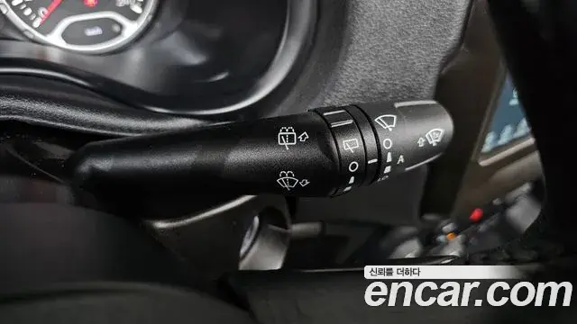 Jeep Renegade 2022 — Şəkil 24/33