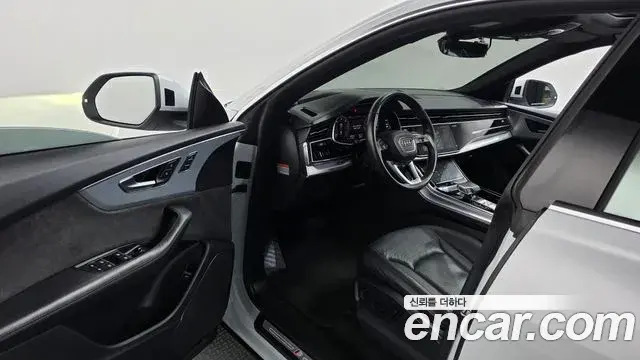 Audi Q8 2020 — ფოტო 28/36