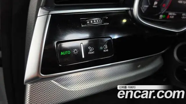 Audi Q8 2020 — ფოტო 30/36