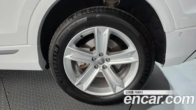 Audi Q8 2020 — ფოტო 32/36
