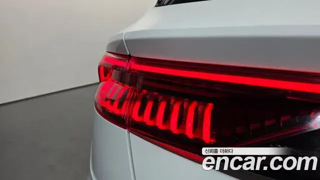 Audi Q8 2020 — ფოტო 6/36