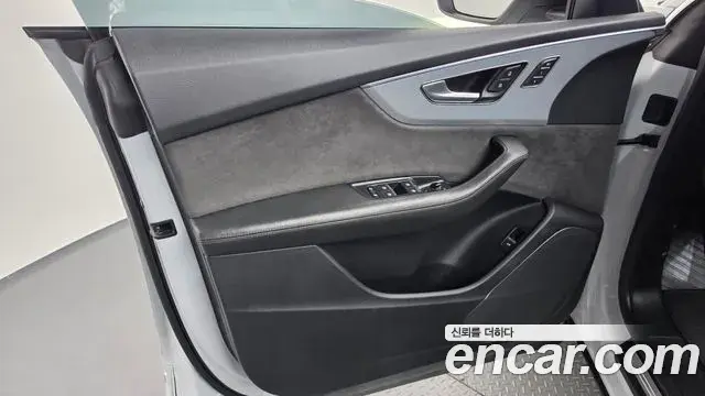 Audi Q8 2020 — ფოტო 10/36