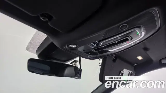 Audi Q8 2020 — ფოტო 29/36