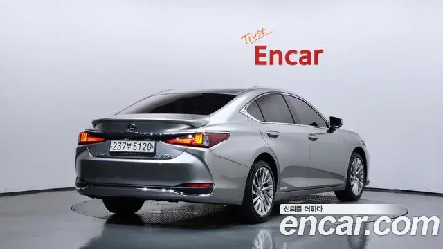 Lexus ES300h 2022 — Şəkil 33/34