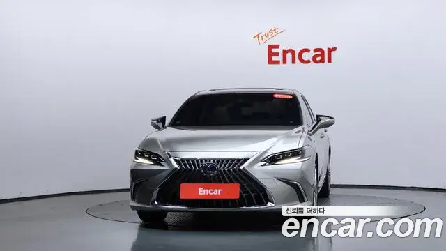 Lexus ES300h 2022 — Şəkil 24/34