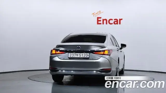 Lexus ES300h 2022 — Şəkil 11/34