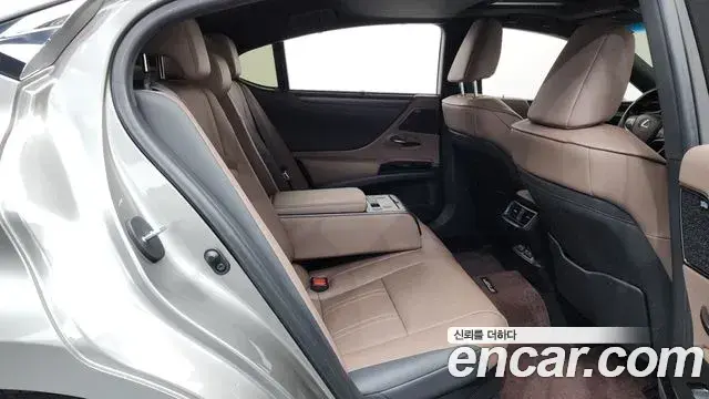 Lexus ES300h 2022 — Şəkil 14/34