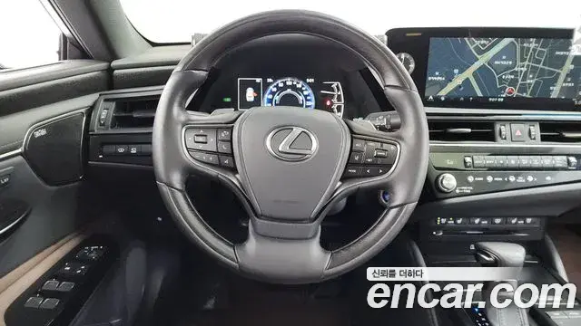 Lexus ES300h 2022 — Şəkil 17/34