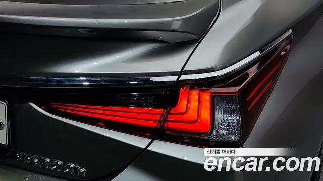 Lexus ES300h 2022 — Şəkil 1/34