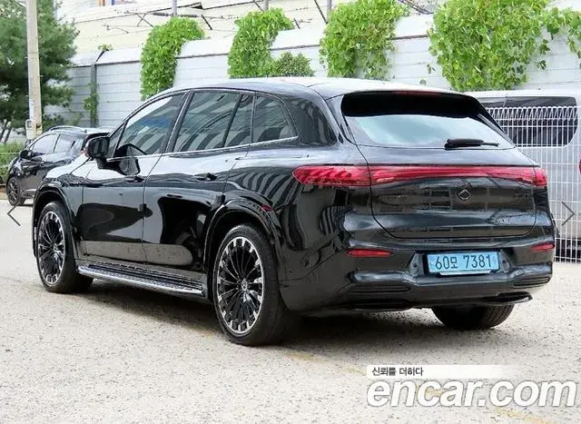 Mercedes-Benz EQS SUV 2023 — Photo 13/20