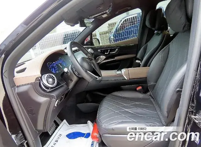 Mercedes-Benz EQS SUV 2023 — Photo 9/20
