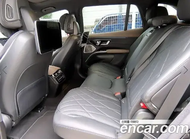 Mercedes-Benz EQS SUV 2023 — Photo 5/20
