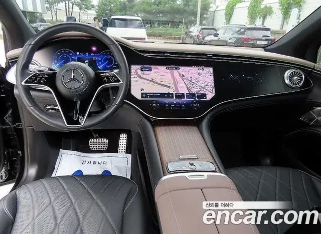 Mercedes-Benz EQS SUV 2023 — Photo 1/20