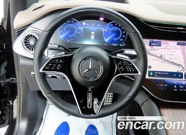 Mercedes-Benz EQS SUV 2023 — Photo 2/20