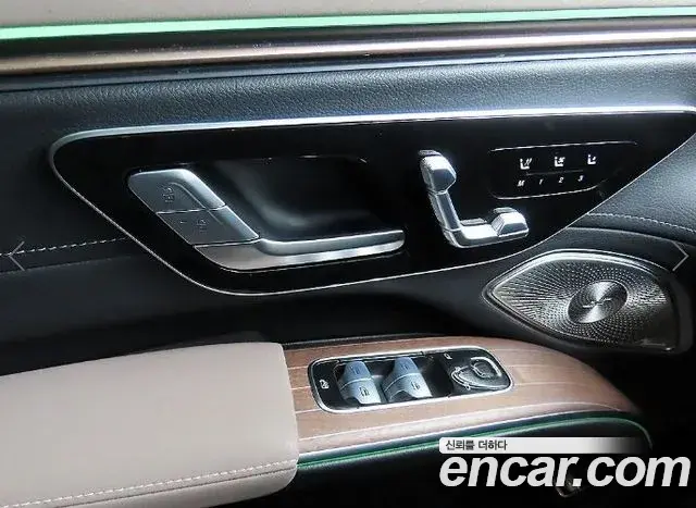 Mercedes-Benz EQS SUV 2023 — Photo 15/20