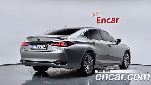 Lexus ES300h 2022 — Şəkil 13/20