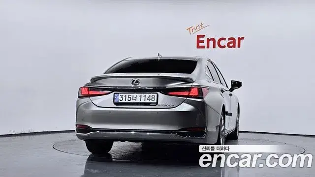 Lexus ES300h 2022 — Şəkil 3/20