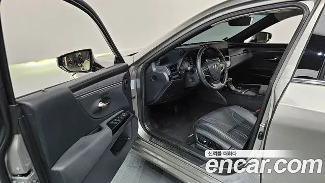Lexus ES300h 2022 — Şəkil 20/20