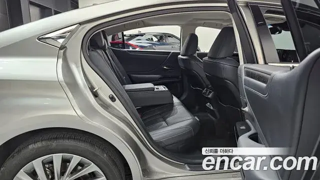 Lexus ES300h 2022 — Şəkil 12/20