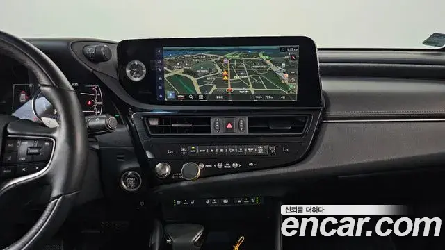 Lexus ES300h 2022 — Şəkil 14/20