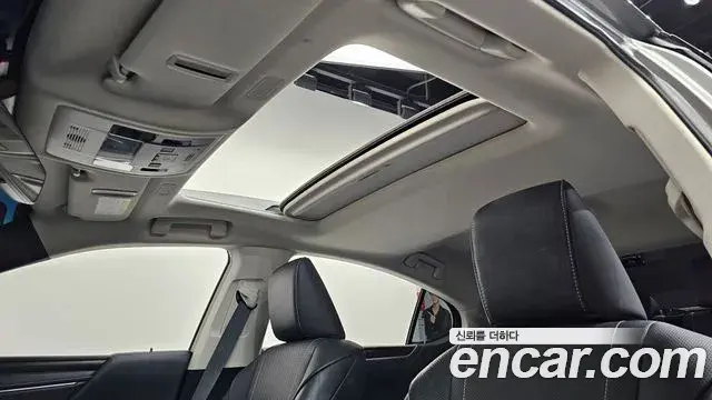 Lexus ES300h 2022 — Şəkil 17/20