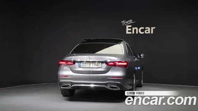 Mercedes-Benz E-Class 2022 — ფოტო 5/20