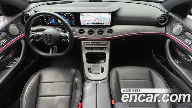 Mercedes-Benz E-Class 2022 — ფოტო 16/20