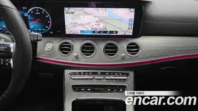 Mercedes-Benz E-Class 2022 — ფოტო 7/20