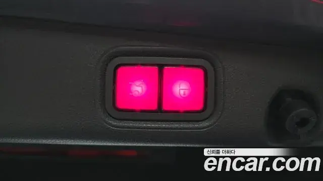 Mercedes-Benz E-Class 2022 — ფოტო 18/20