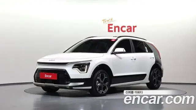 Kia Niro 2022 — Фото 1/20